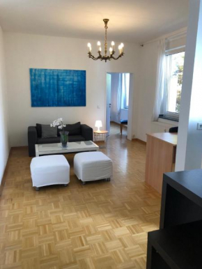 studio e - Quiet central business one bedroom apartment for 3 guests